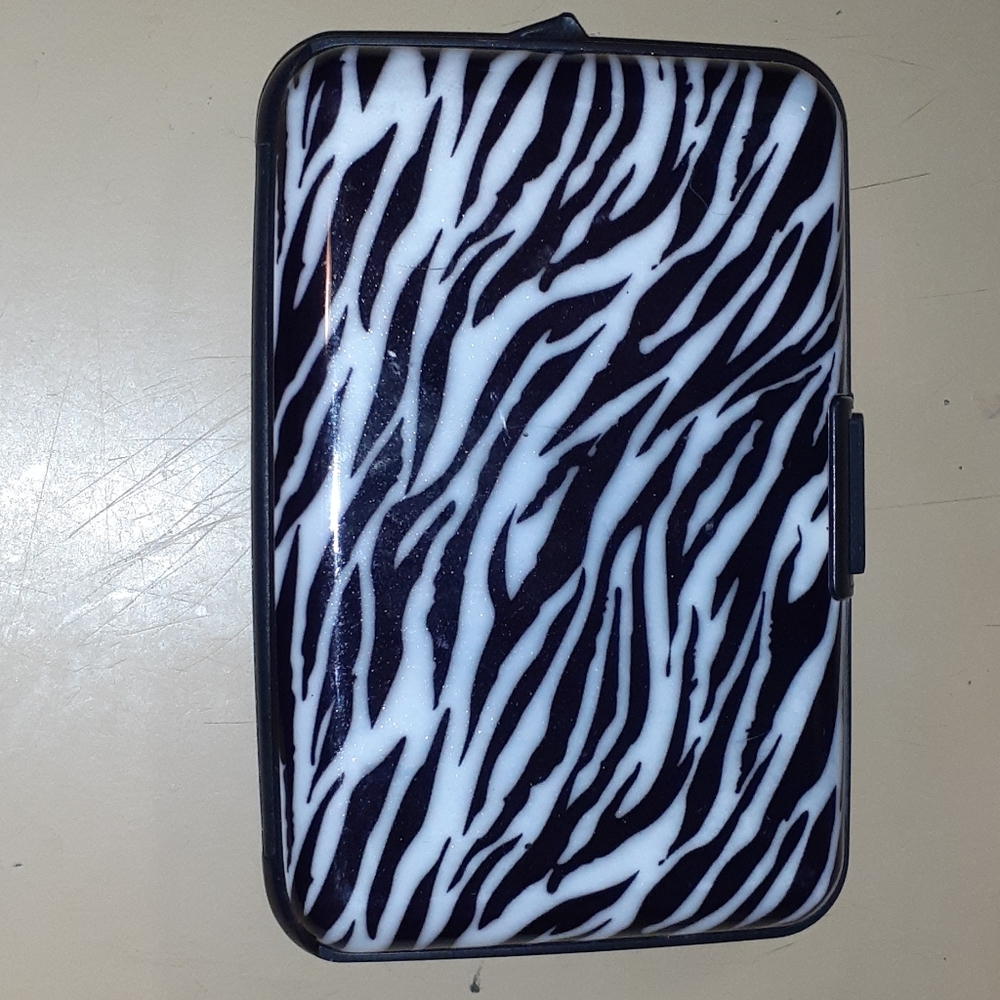 Credit card holder - Picture 2 of 4